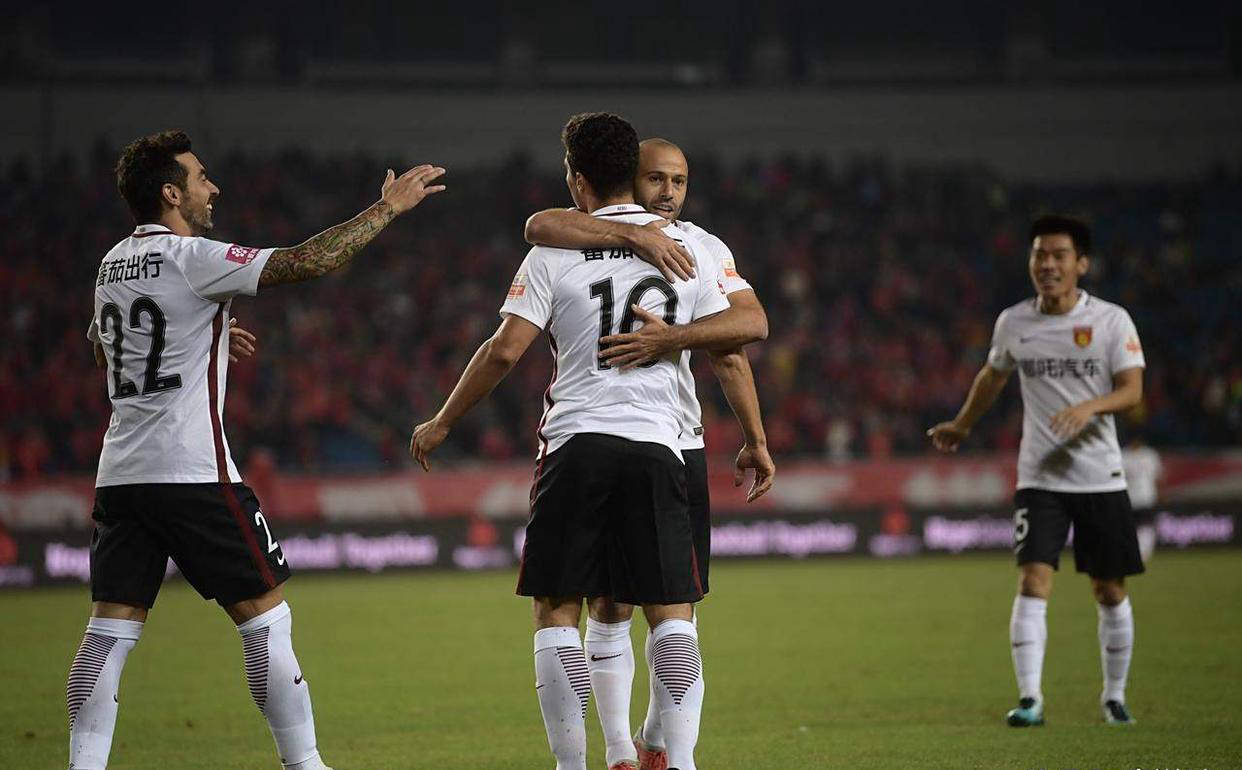 前中超外援埃尔纳内斯点评中国球员：高工资自以为是球星 无法踢球