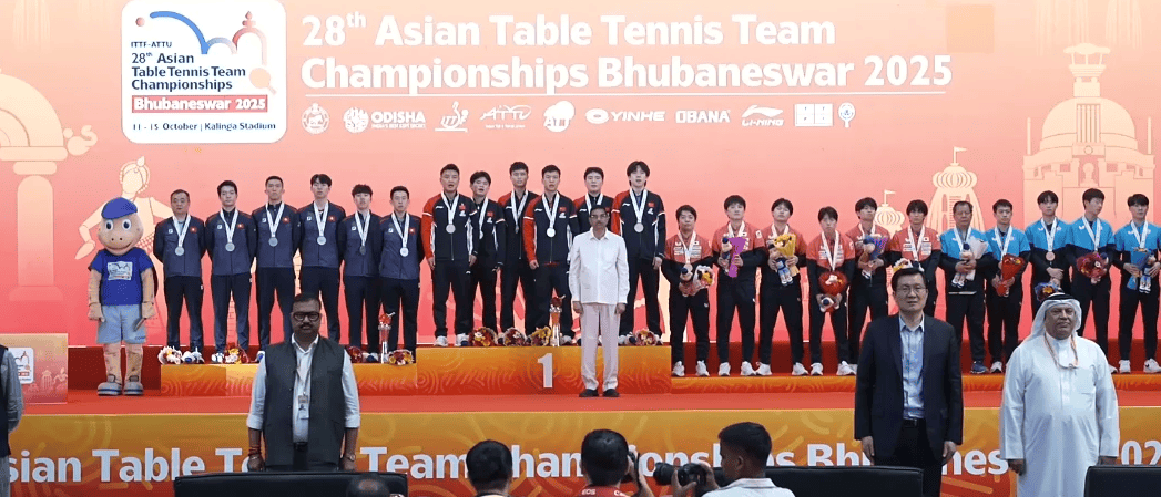 颁奖的是女, 中国队与中